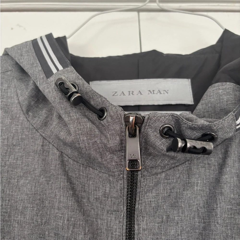 Zara Gray Sporty Windbreaker with Hood and Elasticized Cuffs Size XL